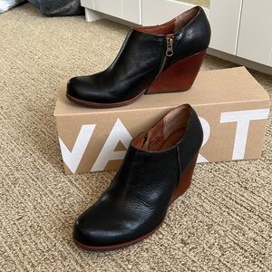 Kork-Ease Zip Booties 🖤